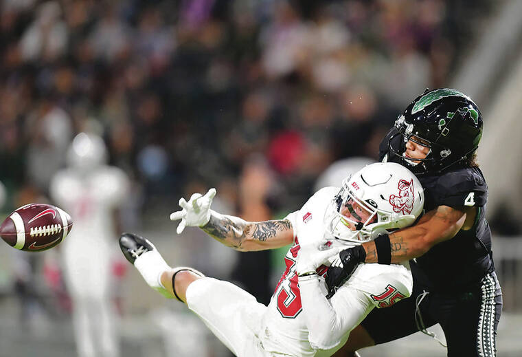 STEVEN ERLER / SPECIAL TO THE STAR-ADVERTISER / NOV. 30
                                Hawaii defensive back Cam Stone knocked down a long pass intended for New Mexico wide receiver Luke Wysong on Saturday.