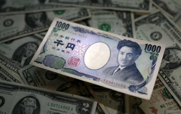 Yen hits six-week high, dollar dips for month-end