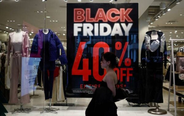 Inflation worries drive bargain hunt among Black Friday shoppers