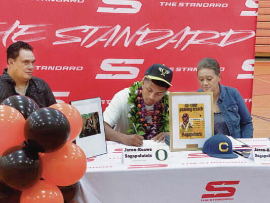 Campbell star Jaron-Keawe Sagapolutele signs with No. 1 Oregon