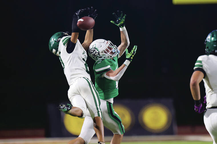 ANDREW LEE / SPECIAL TO THE STAR-ADVERTISER
                                Kapaa’s Brayden Bermoy (21) breaks up a pass intended for Konawaena’s Aliimalu Tan (8) during the HHSAA Division 1 Football Championship Game on Saturday at Mililani High School. Kapaa defeated Konawaena 10-7.