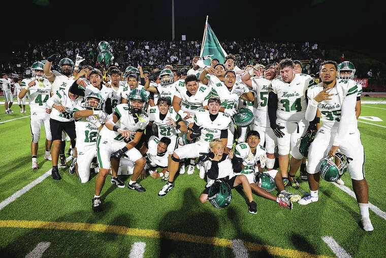 ANDREW LEE / SPECIAL TO THE STAR-ADVERTISER
                                Kapaa’s team celebrates after winning in overtime during the HHSAA Division 1 Football Championship Game against Konawaena on Saturday at Mililani High School. Kapaa defeated Konawaena 10-7.