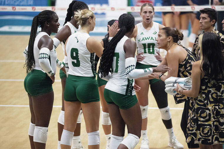 GEORGE F. LEE / GLEE@STARADVERTISER.COM / SEPT. 6
                                Hawaii volleyball coach Robyn Ah Mow, right, says her team needs to be totally focused against fifth-seeded TCU in today’s NCAA Tournament match.